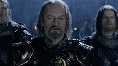 Théoden (Bernard Hill) appears in armor in the rain in Lord of the Rings: The Two Towers (2002).