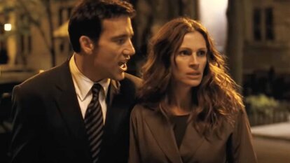 Ray Koval (Clive Owen) yells at Claire Stenwick (Julia Roberts) in Duplicity (2009).