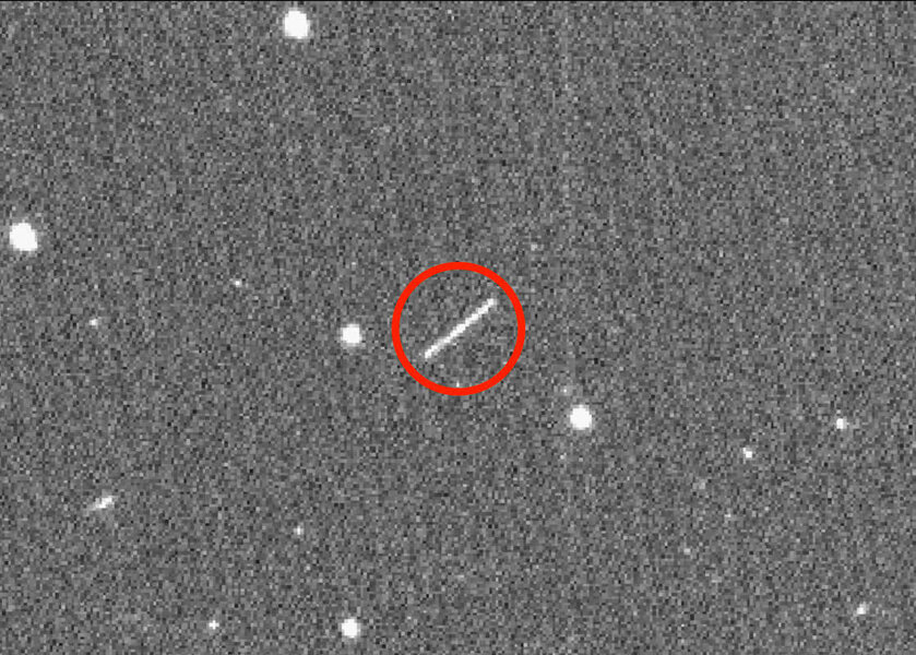 The discovery image (taken by the Zwicky Transient Facility) of the asteroid 2020 QG shows it as a streak, its motion blurring it during the exposure. Credit: ZTF/Caltech Optical Observatories