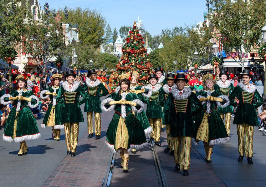Christmas Parade Orlando Theme Park News