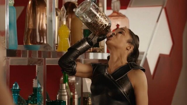 Thor Ragnarok Valkyrie Drinking
