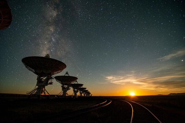 The Very Large Array at Moonset