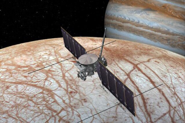Artist's rendering of NASA's Europa Clipper spacecraft