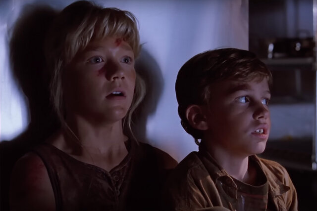 Ariana Richards as Lex Murphy and Joseph Mazzello as Tim Murphy in Jurassic Park (1993)