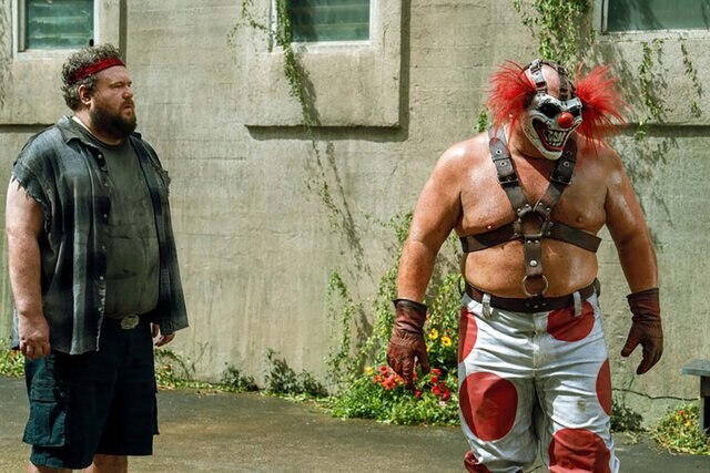 (l-r) Mike Mitchell as Stu, Joe Seanoa as Sweet Tooth in Twisted Metal 107