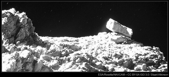 An amazing, unearthly scene: A huge block of rock sitting on the surface of a comet. Credit: ESA/Rosetta/MPS for OSIRIS Team MPS/UPD/LAM/IAA/SSO/INTA/UPM/DASP/IDA & Stuart Atkinson