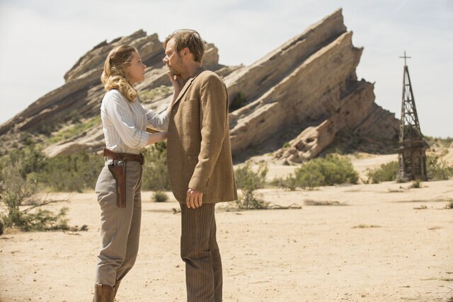 Evan Rachel Wood and Jimmi Simpson in HBO's Westworld
