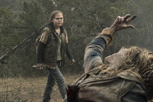 Fear the Walking Dead 501 - Dylan and a zombie