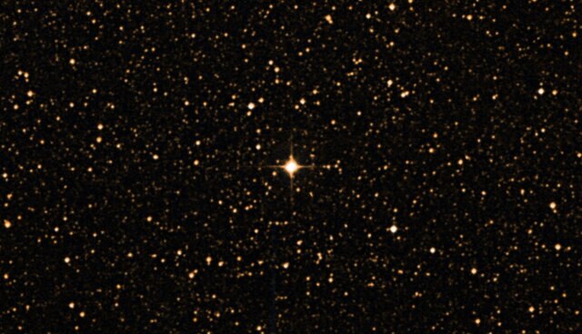 Gleise 710 (center), an orange dwarf, will one day become the closest star to our Sun. Credit: SIMBAD / DSS