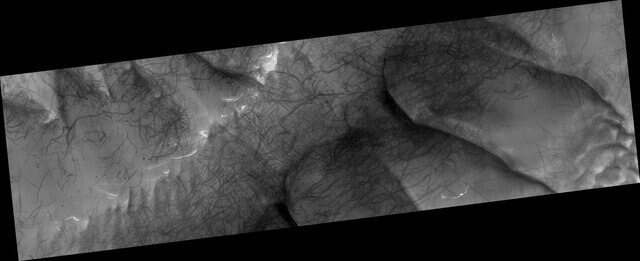 An overview of a region in Russell crater on Mars shows hundreds of dust devil tracks. The image is about 5 km across in the short dimension. Credit: NASA/JPL/University of Arizona