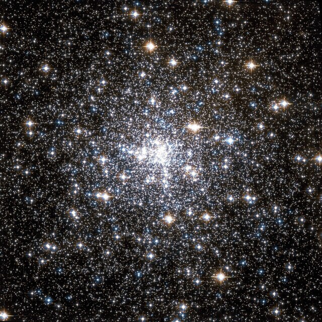 The globular cluster NGC 6752, in a Hubble image taken in 2012. Credit: ESA/NASA/Wikisky