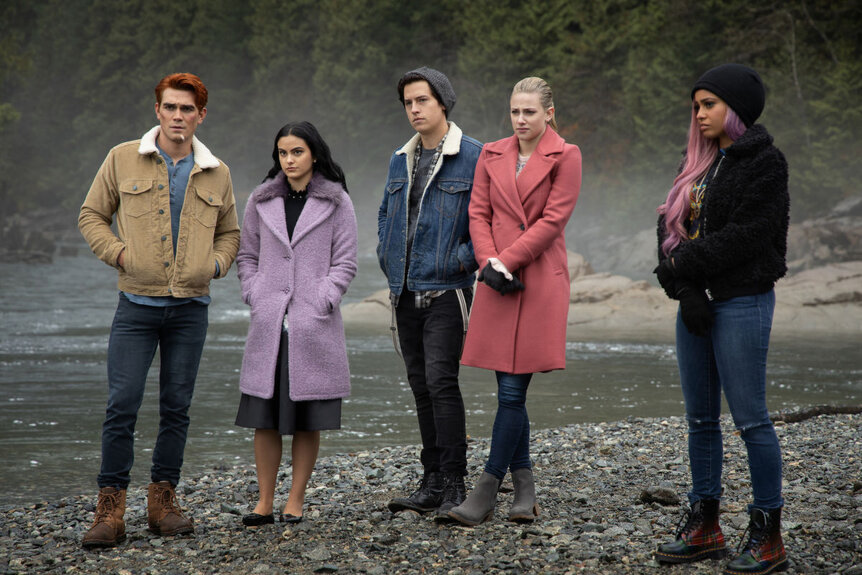 The teens of Riverdale stand by a river.
