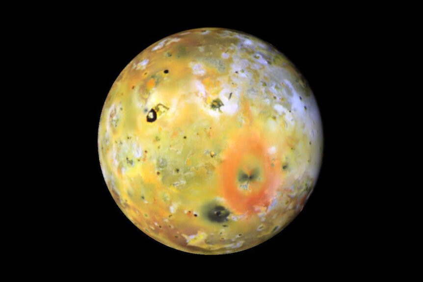 НАСА завершает 2023 год близким пролетом вулканического спутника Юпитера Ио