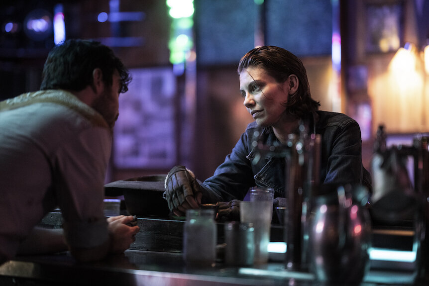Lauren Cohan as Maggie Rhee, Charlie Solis as Bartender in The Walking Dead: Dead City Season 1