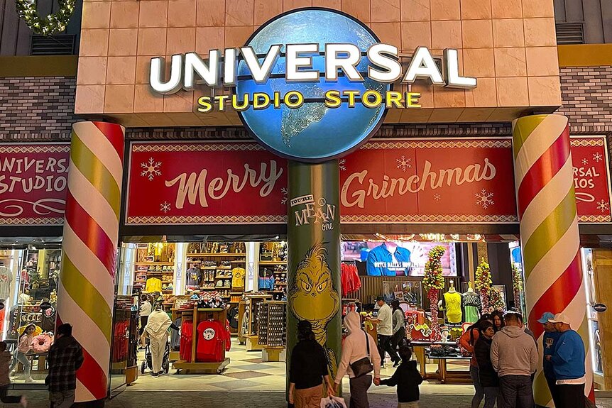 Universal Studios Hollywood Holiday Celebration 2022