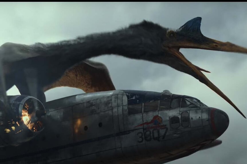 A Quetzalcoatlus attacks a plane in Jurassic World Dominion (2022)
