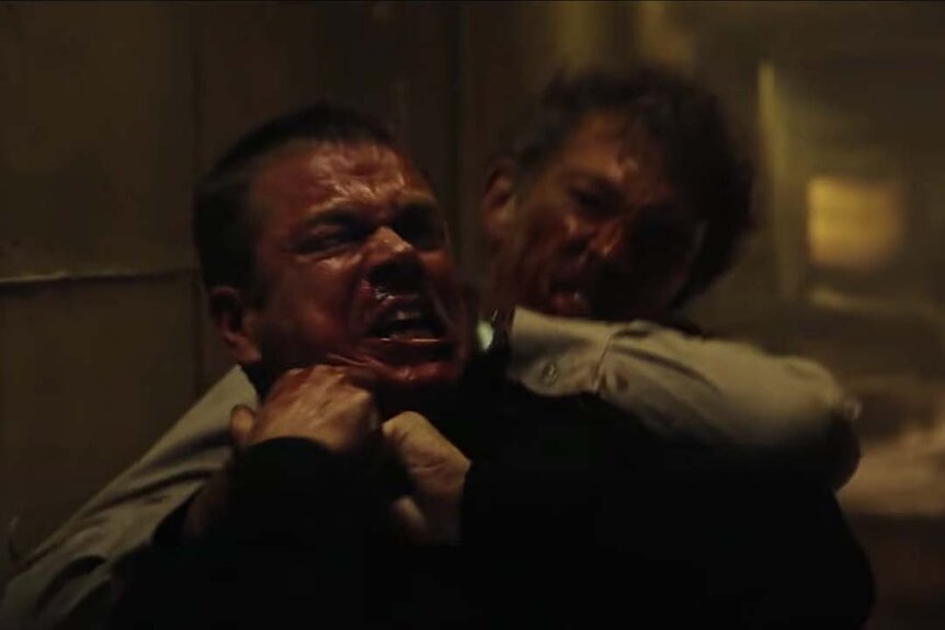 Vincent Cassel stranglesMatt Damon in Jason Bourne (2016)