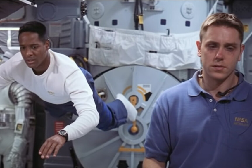 Mark Simon (Blair Underwood) and Oren Monash (Ron Eldard) in a spacecraft in Deep Impact (1998)