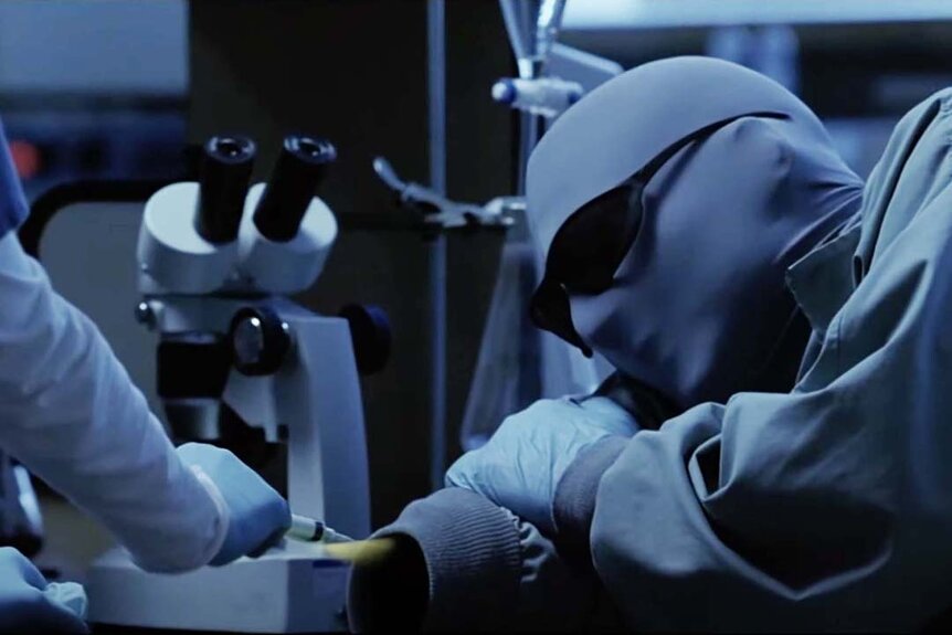 The Hollow Man is injected with a green liquid while fully covered in a morphsuit and sunglasses in Hollow Man 2 (2006).