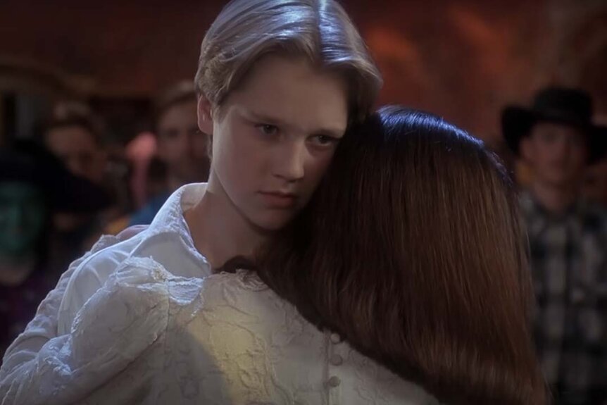 Casper (Devon Sawa) embraces Kat Harvey (Christina Ricci) as they dance in Casper (1995).