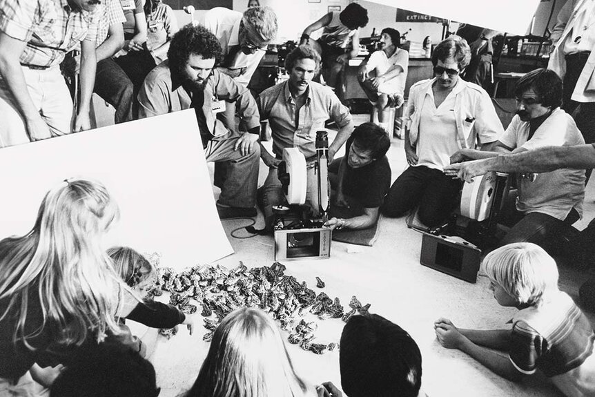 Steven Spielberg (second from right) and his crew shoot the classroom scene in which Elliott liberates an army of frogs that were destined for vivisection.