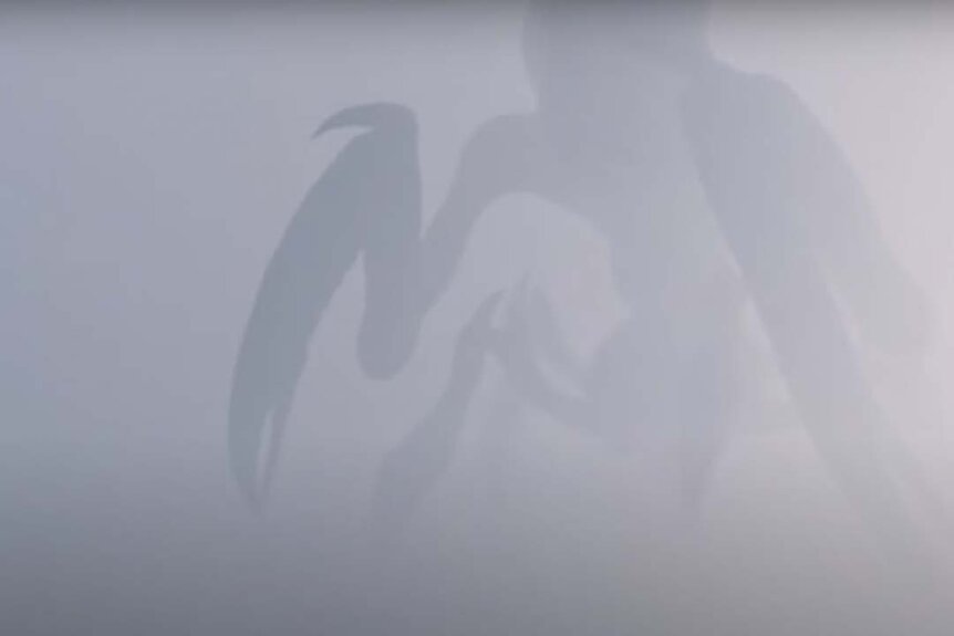 A Arachni-Lobster is shrouded in mist in The Mist (2007).
