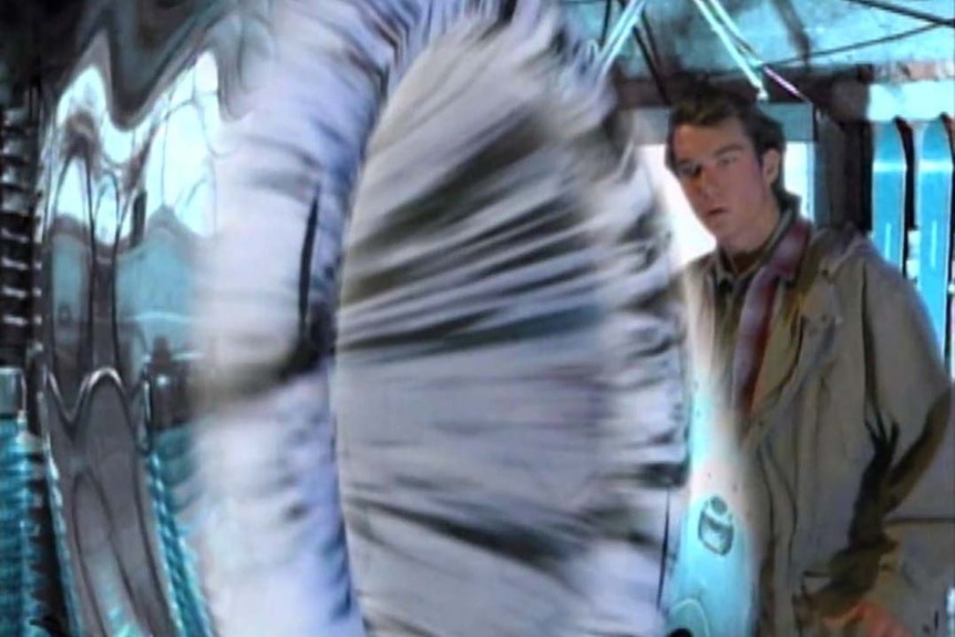 Quinn Mallory (Jerry O'Connell) observes a newly opened multiverse portal in Sliders 101.