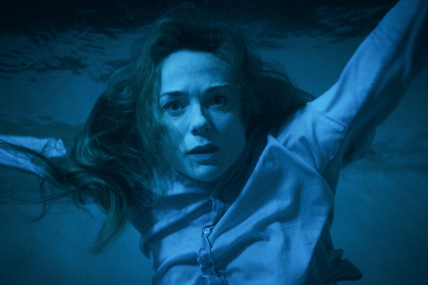 Уайетт Рассел о реальных жизненных вдохновениях и съемках фильма ужасов «Ночное плавание» во время болезни