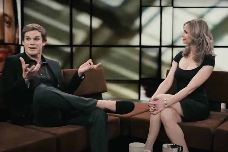 Ken Castle (Michael C. Hall) speaks on a couch on a talk show in Gamer (2009).