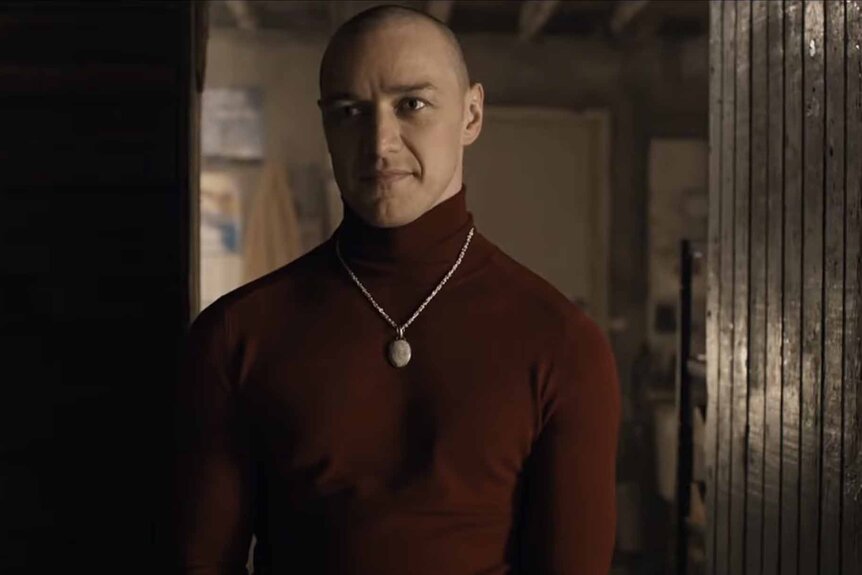 Kevin (James McAvoy) wears a red sweater in Split (2017).