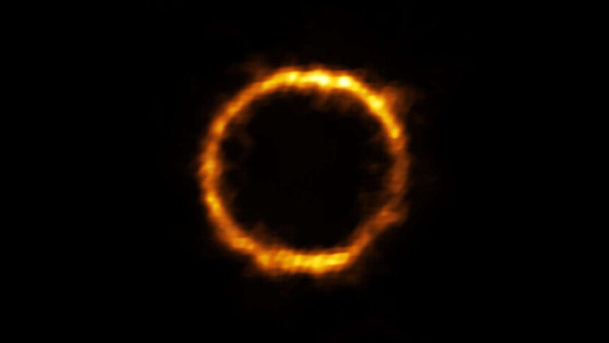 The ALMA image of the very distant galaxy SPT0418, distorted into a ring due to the gravity of an intervening galaxy. Credit: ALMA (ESO/NAOJ/NRAO), Rizzo et al.