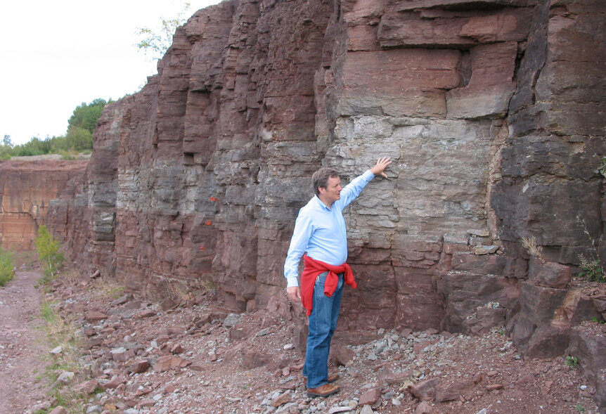 Lead author of the study Birger Schmitz stands in front of the Ordovician sediment layer at a quarry in Kinnekulle, Sweden, one site they examined for evidence of dust from a giant asteroid collision 466 million years ago. Credit: Philip R. Heck