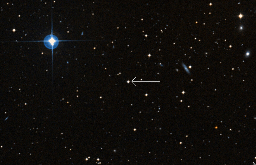 The star HE 1327−2326 (arrowed) is one of the oldest stars in the Milky Way and even in the Universe; it formed right after the very first stars exploded. Credit: SIMBAD / DSS