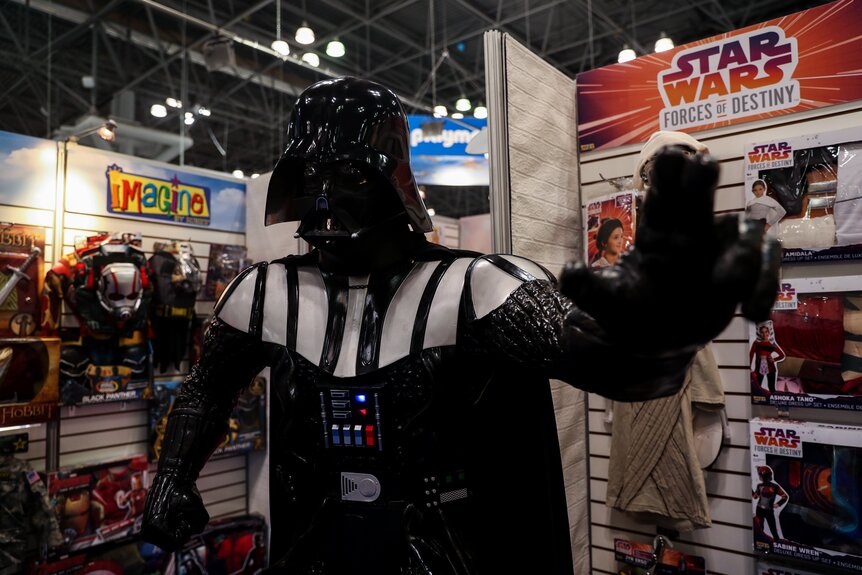 Entertainment Earth's Star Wars toys expert and toy buyer has the best ...