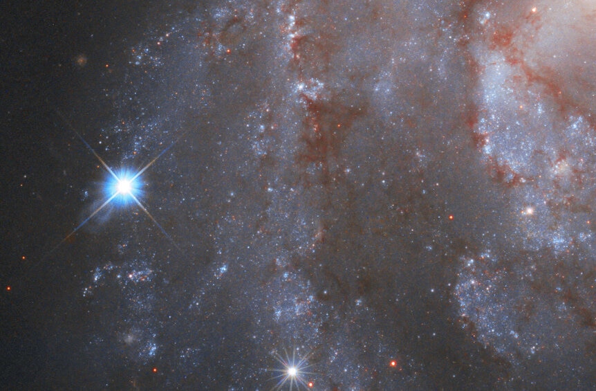 Supernova SN2018gv (the very bright “star” on the left) in the galaxy NGC 2525, seen using Hubble Space Telescope. Credit: ESA/Hubble & NASA, A. Riess and the SH0ES team. Acknowledgment: Mahdi Zamani
