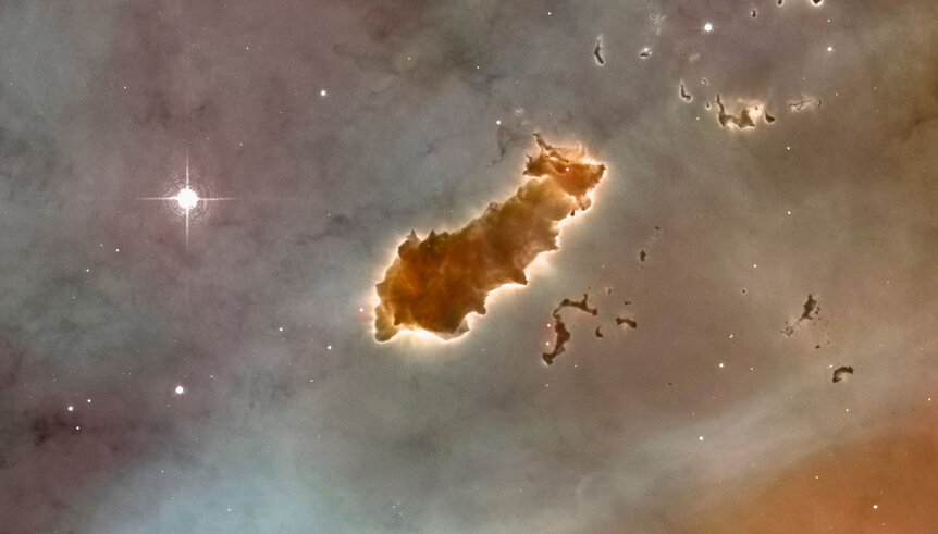 A full-resolution close-up of the Carina Nebula Space Tardigrade. Credit: NASA, ESA, N. Smith (University of California, Berkeley), and The Hubble Heritage Team (STScI/AURA)