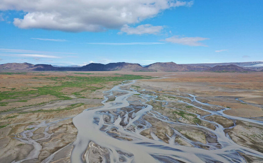 Rivers flowing into a plain in Iceland leave sediment behind, in what may be very similar to what happened on Mars in Gale Crater billions of years ago. Credit: Michael Thorpe / via Rice University