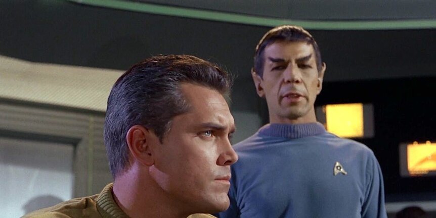 jeffrey-hunter-as-captain-pike-and-leonard-nimoy-as-spock-in-the-cage