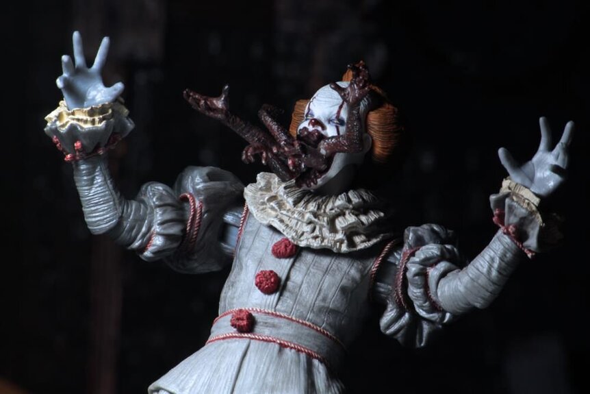 NECA Toys Ultimate Pennywise