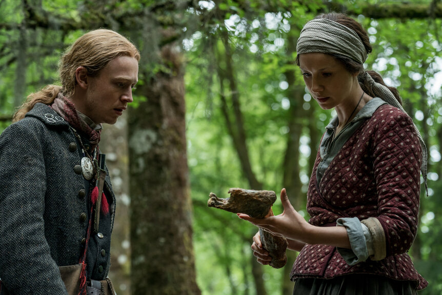 Outlander 411, Claire and Ian
