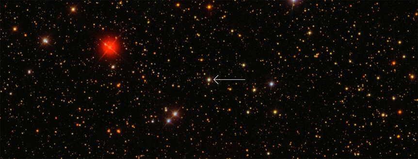 The star LAMOST J040643.69+542347.8 (arrow), the fastest rotating star known in the Milky Way. Credit: DSS2 / Aladin