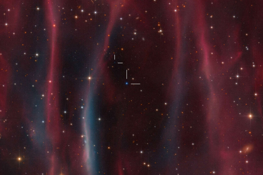 Close-up of StDr 56 showing two stars (highlighted), either of which might be the nebula’s central star. 