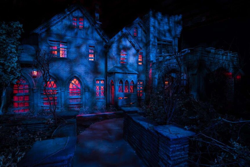 Halloween Horror Nights Haunting of Hill House 2