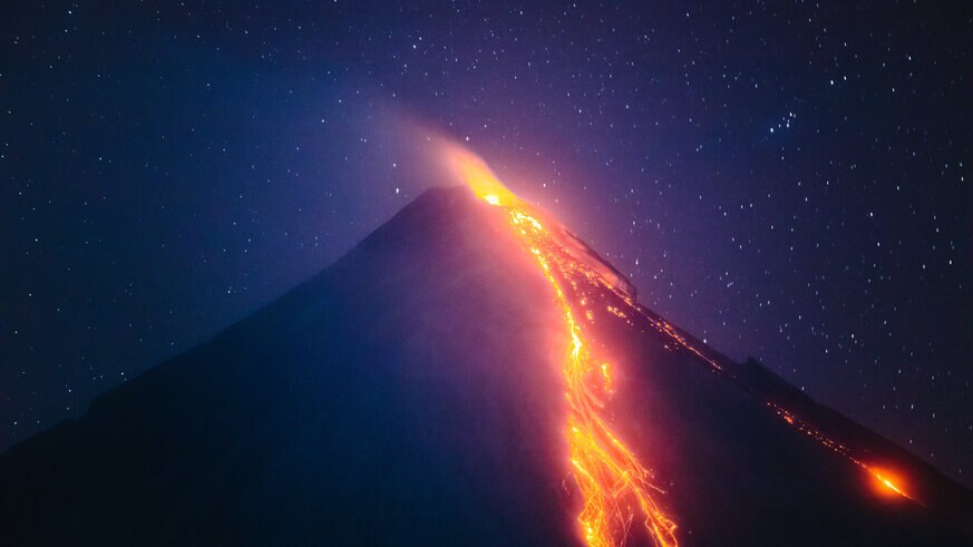 Liz Mayon volcano eruption