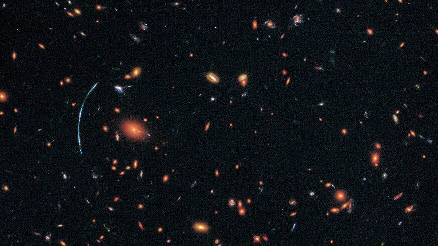 The “true” shape of the lensed galaxy (right, inset), reconstructed by mapping out the structure of the galaxy cluster and determining how it distorted the light of SGAS 1110 on its way to Earth. Credit: NASA, ESA, and T. Johnson (University of Michigan)