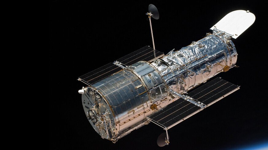 The NASA/ESA Hubble Space Telescope, seen here above the Earth during the last servicing mission in 2009. Credit: NASA