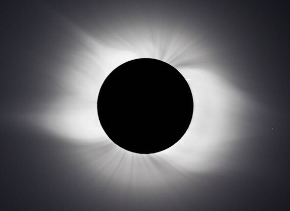 121113_ASTRO_ayiomamitis_solareclipse.jpg
