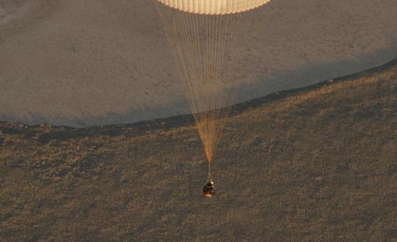 expedition37_parachute.jpg.CROP.rectangle-large.jpg